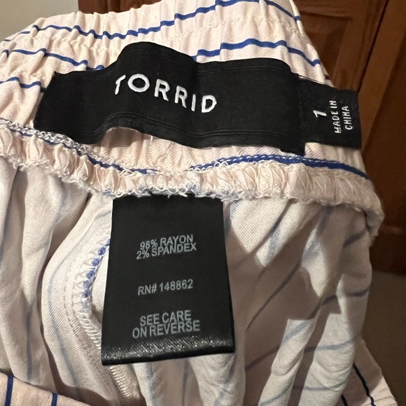 Torrid Relaxed Taper Stretch Challis High-Rise Tie-Front Pant - Picture 2 of 2